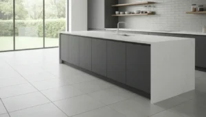 Lees meer over het artikel Grijze keuken, wit werkblad: welke vloer past perfect?
